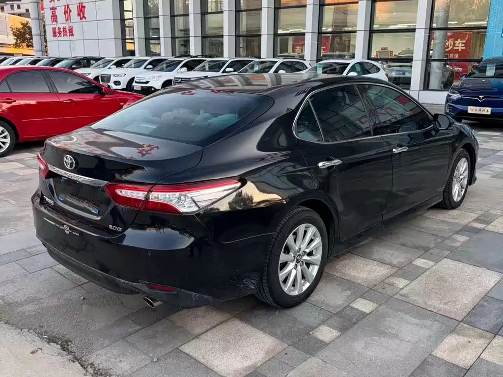 Toyota Camry — фото 3