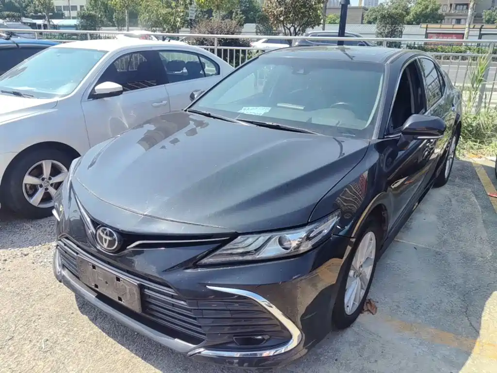 Toyota Camry — фото 2