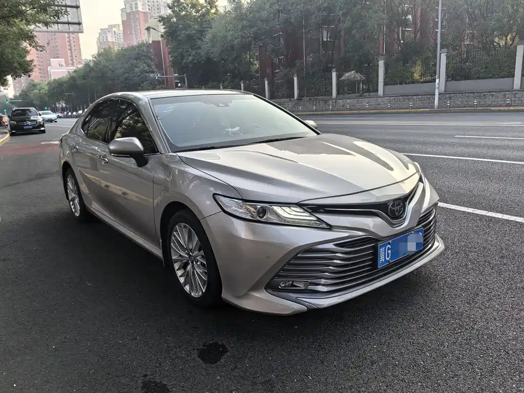 Toyota Camry — фото 2