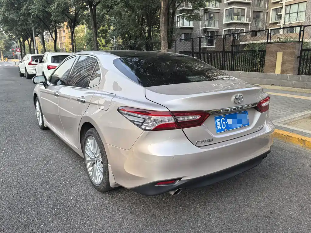 Toyota Camry — фото 4