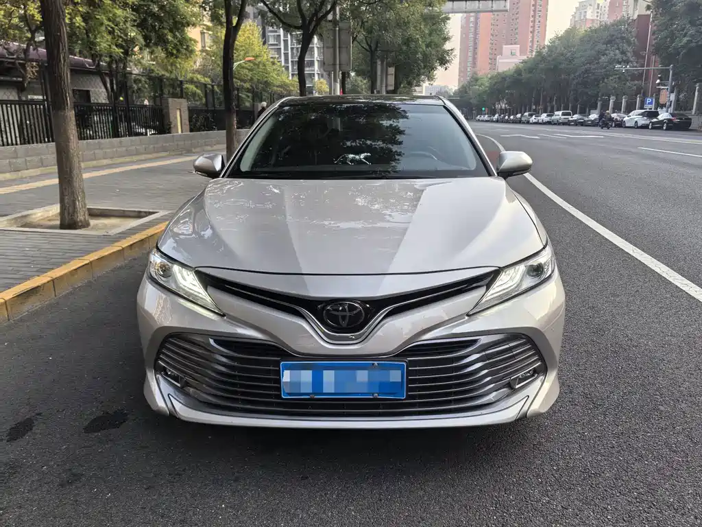 Toyota Camry — фото 6