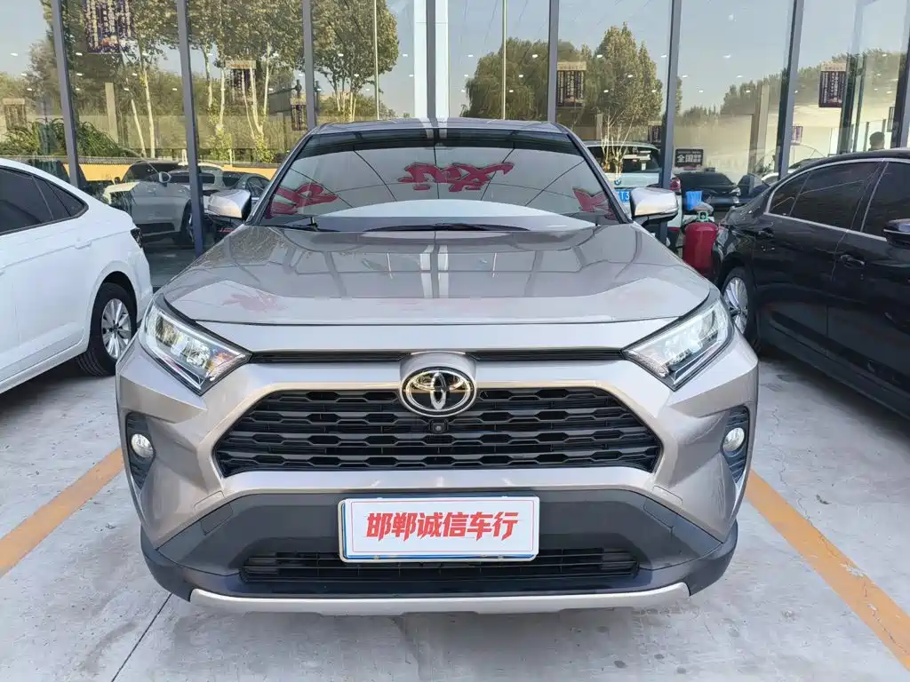 Toyota RAV4 — фото 2