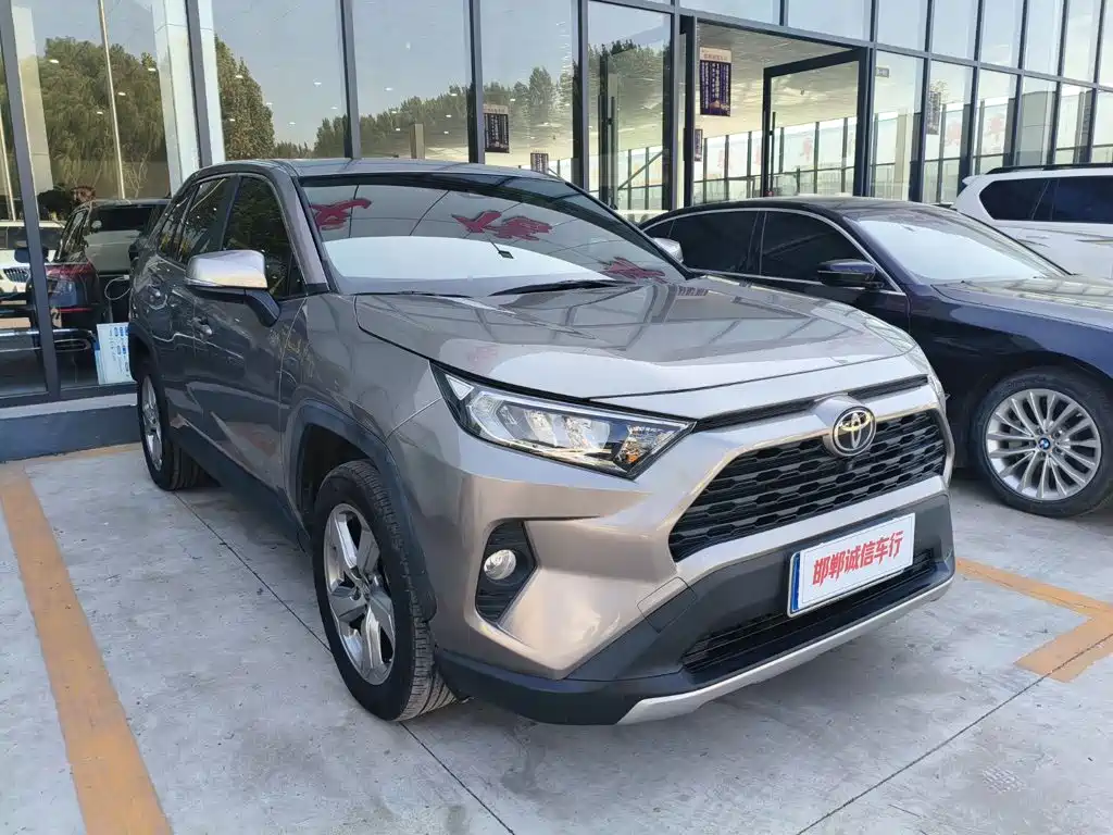 Toyota RAV4 — фото 3