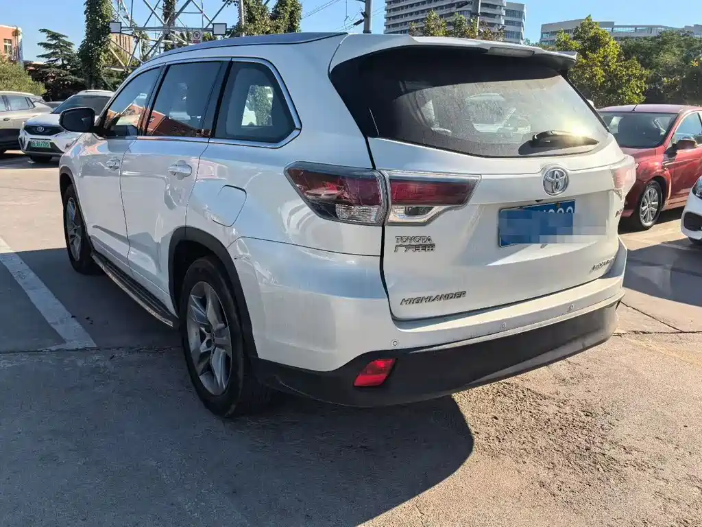 Toyota Highlander — фото 6