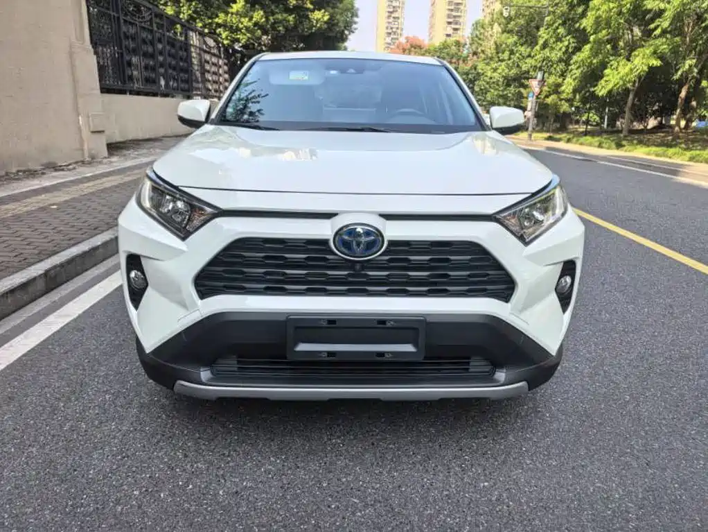 Toyota RAV4 — фото 2