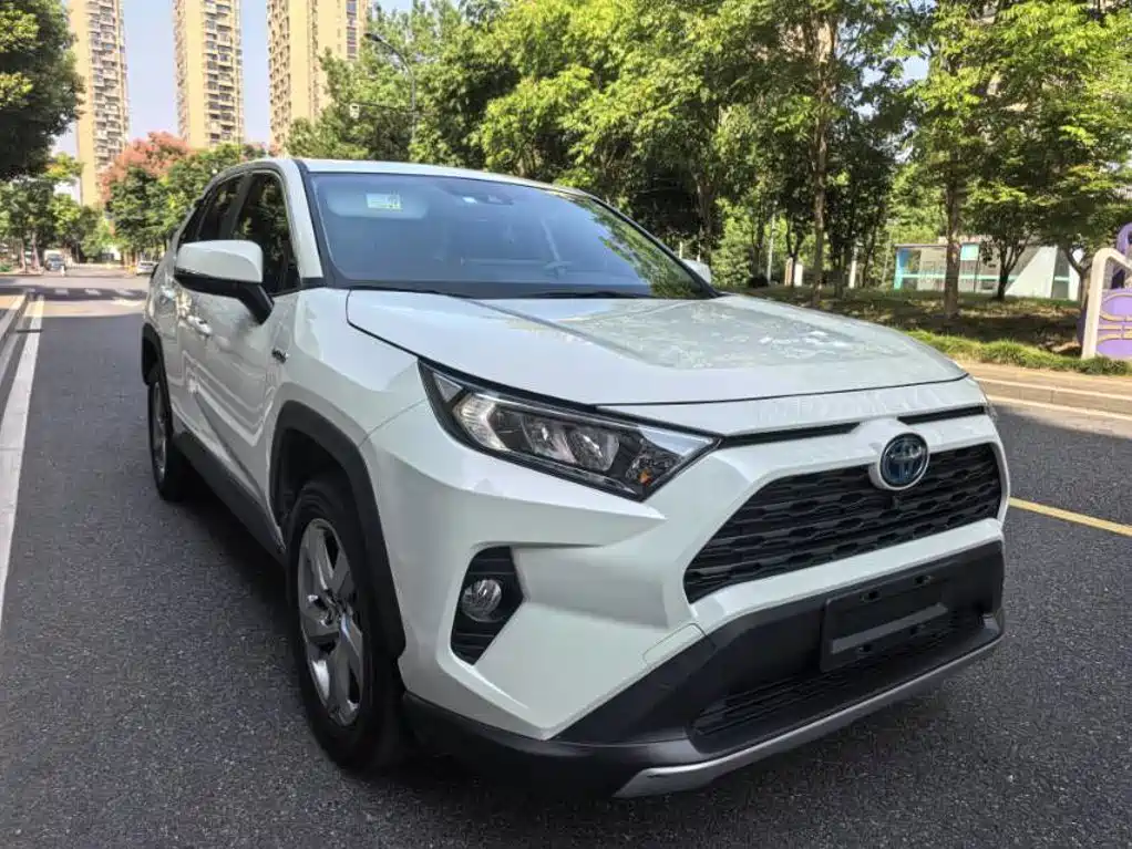 Toyota RAV4 — фото 3