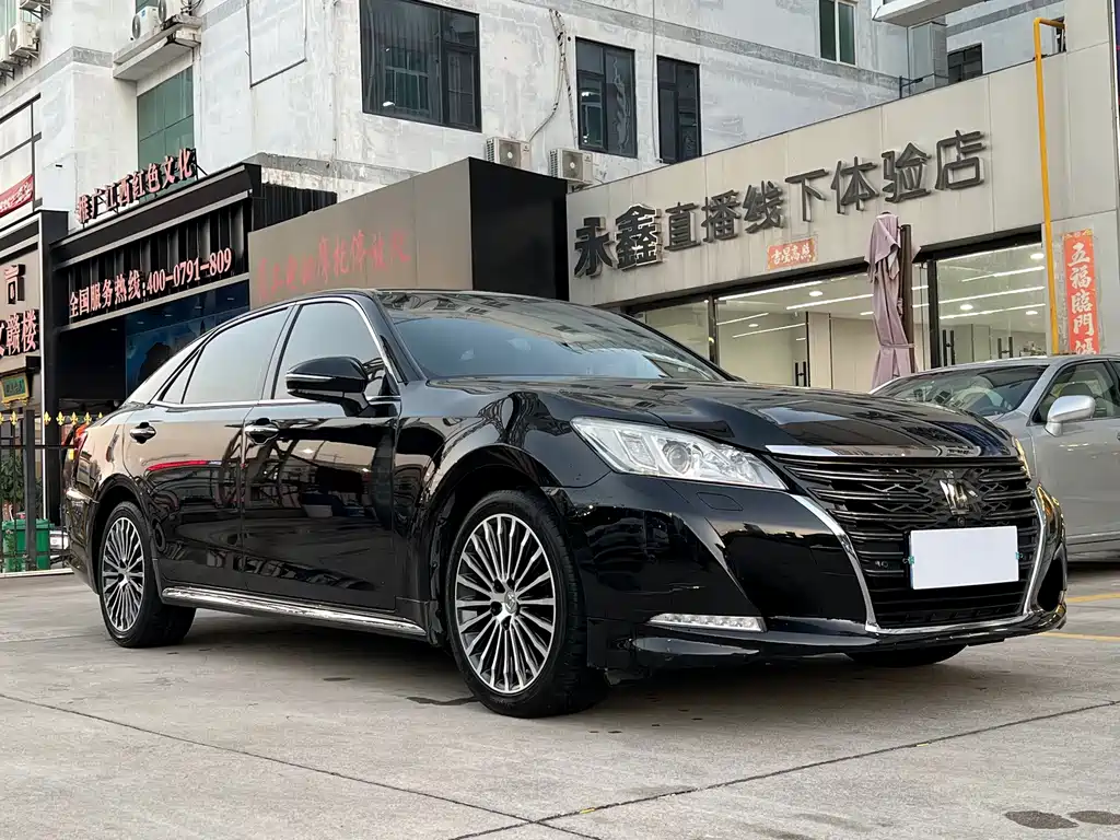 Toyota Crown — фото 3