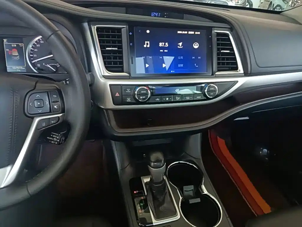 Toyota Highlander — фото 13