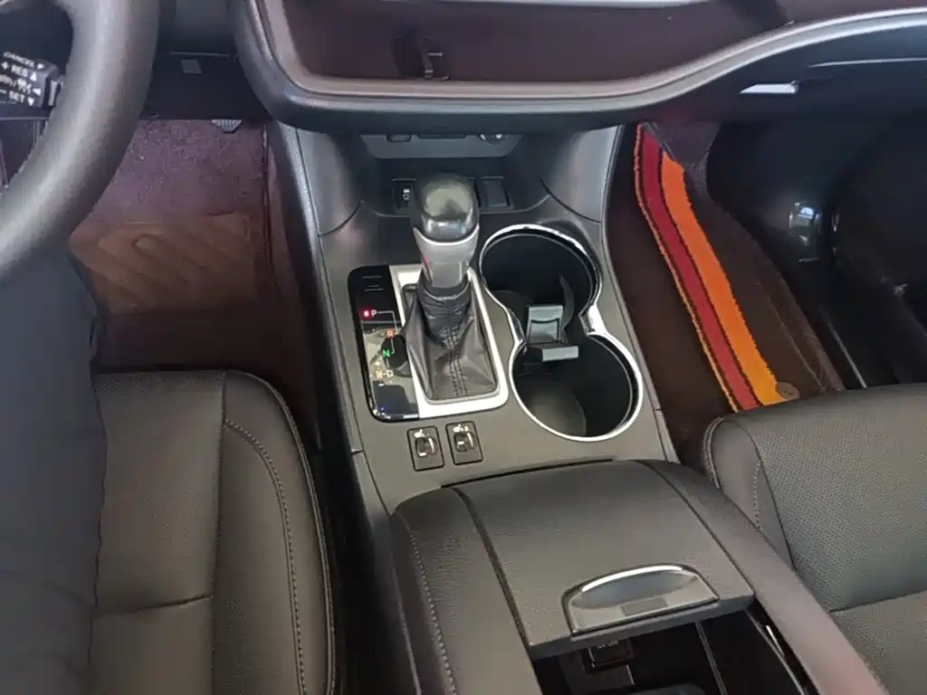 Toyota Highlander — фото 14