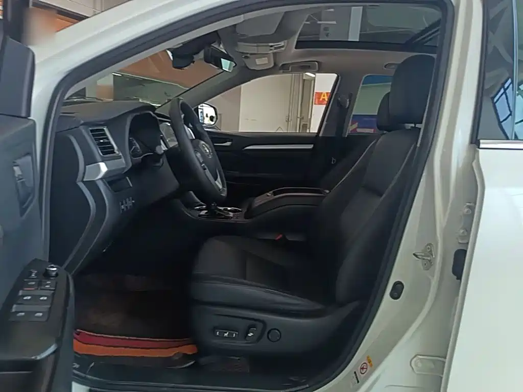 Toyota Highlander — фото 15