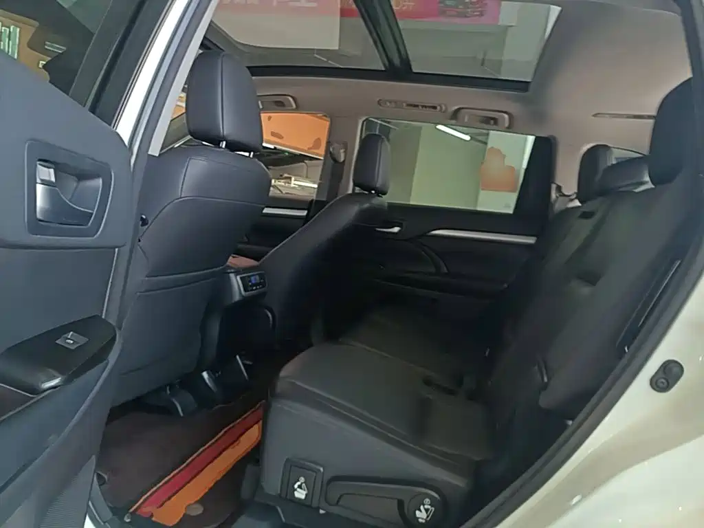 Toyota Highlander — фото 17