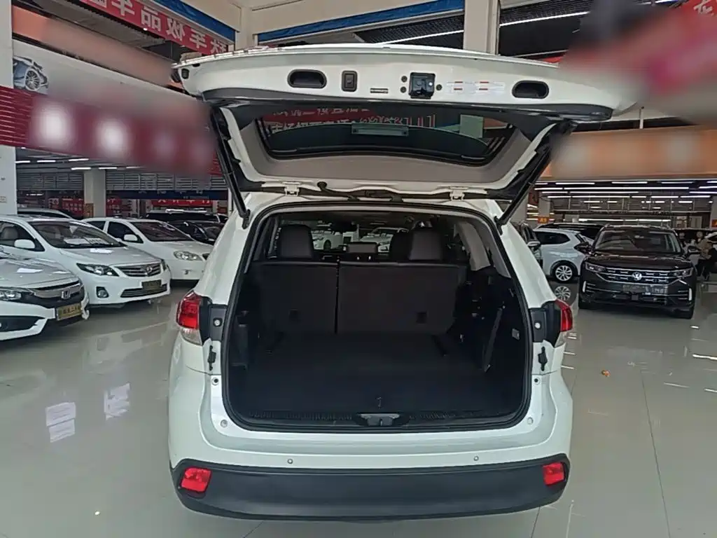Toyota Highlander — фото 19