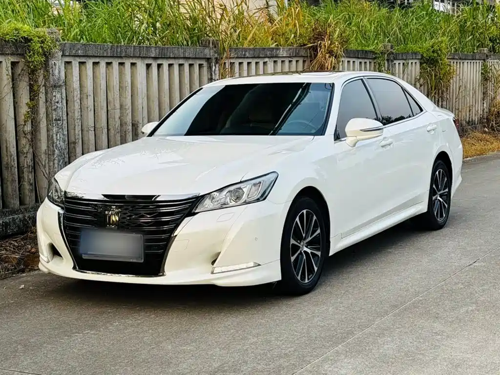 Toyota Crown — фото 2
