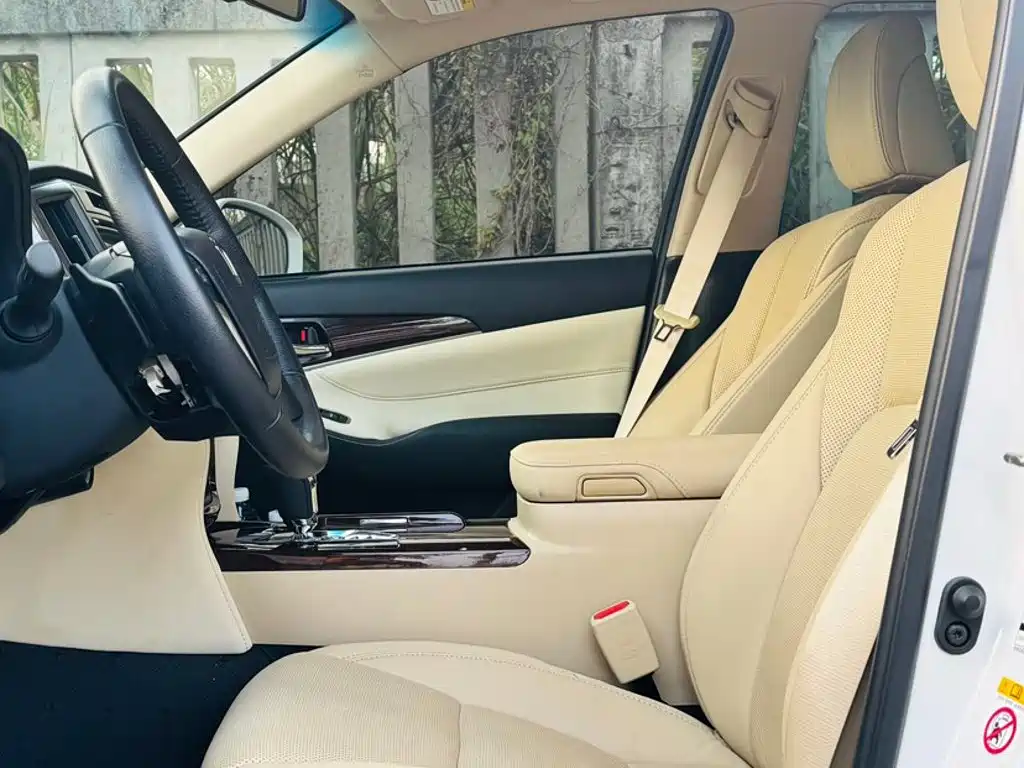 Toyota Crown — фото 11