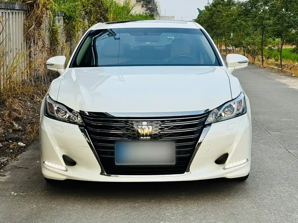 Toyota Crown — фото 4