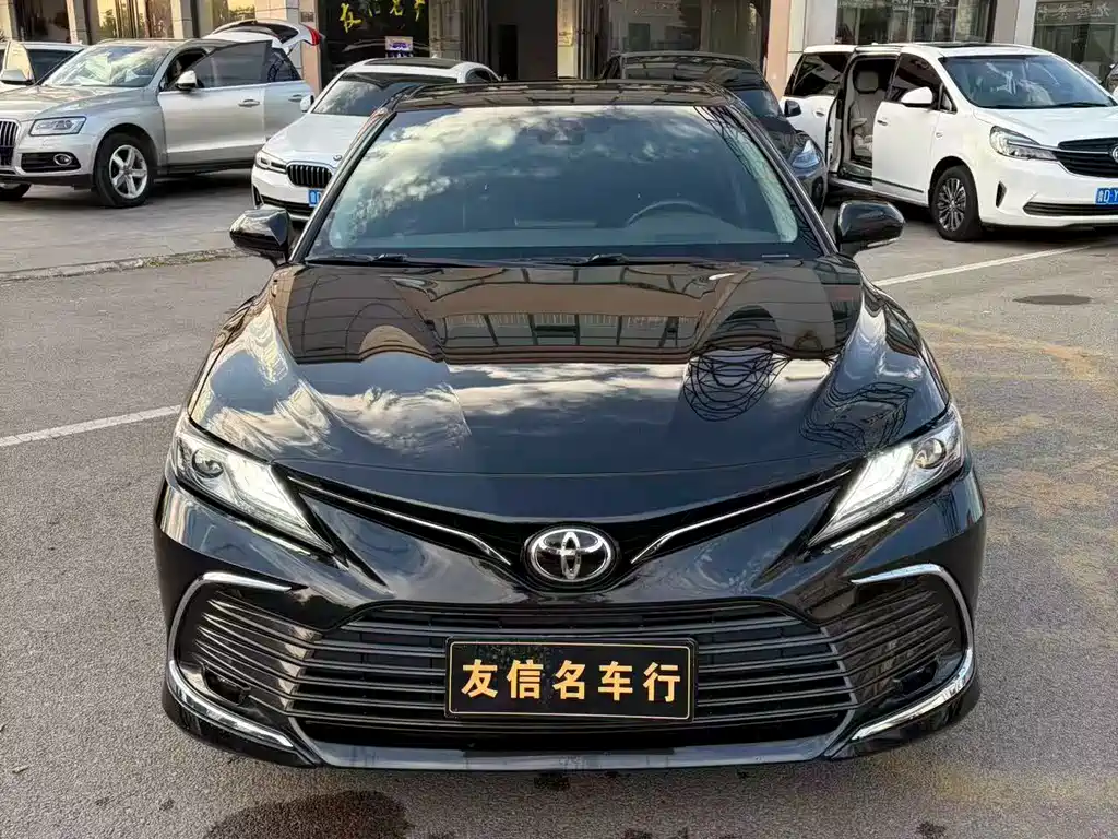 Toyota Camry — фото 2