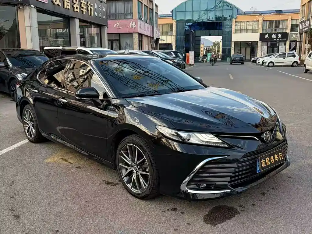 Toyota Camry — фото 3