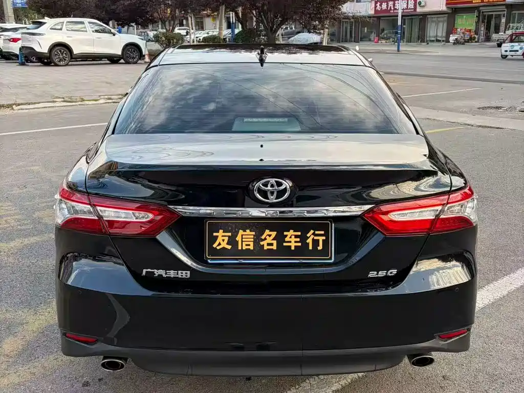 Toyota Camry — фото 4