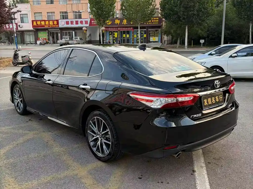Toyota Camry — фото 5