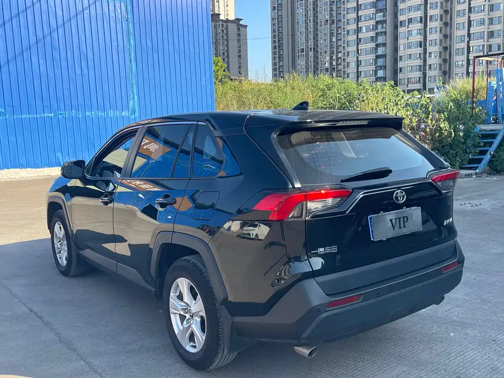 Toyota RAV4 — фото 6