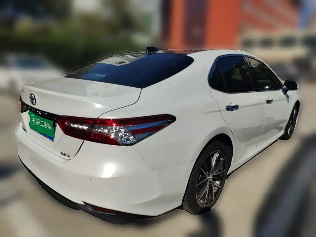 Toyota Camry — фото 4