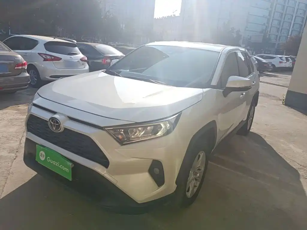 Toyota RAV4 — фото 2