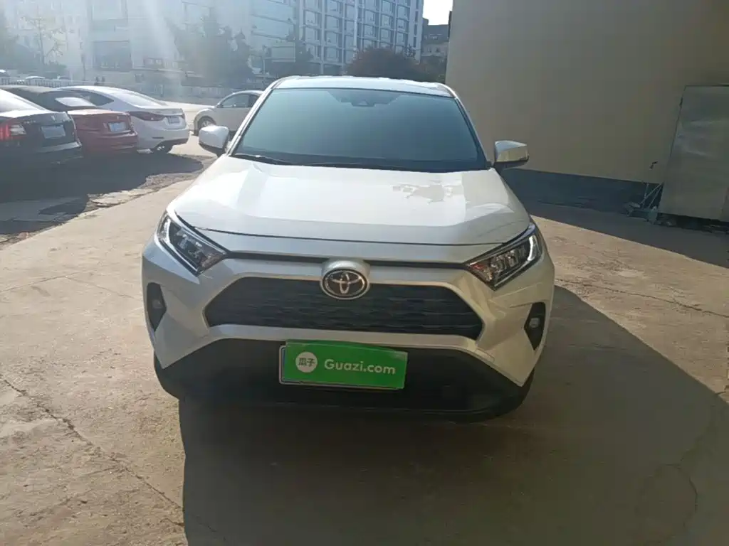 Toyota RAV4 — фото 3