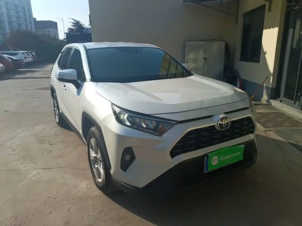 Toyota RAV4 — фото 4