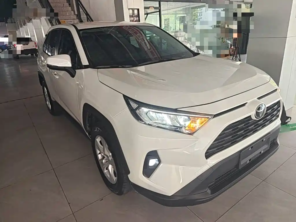 Toyota RAV4 — фото 4