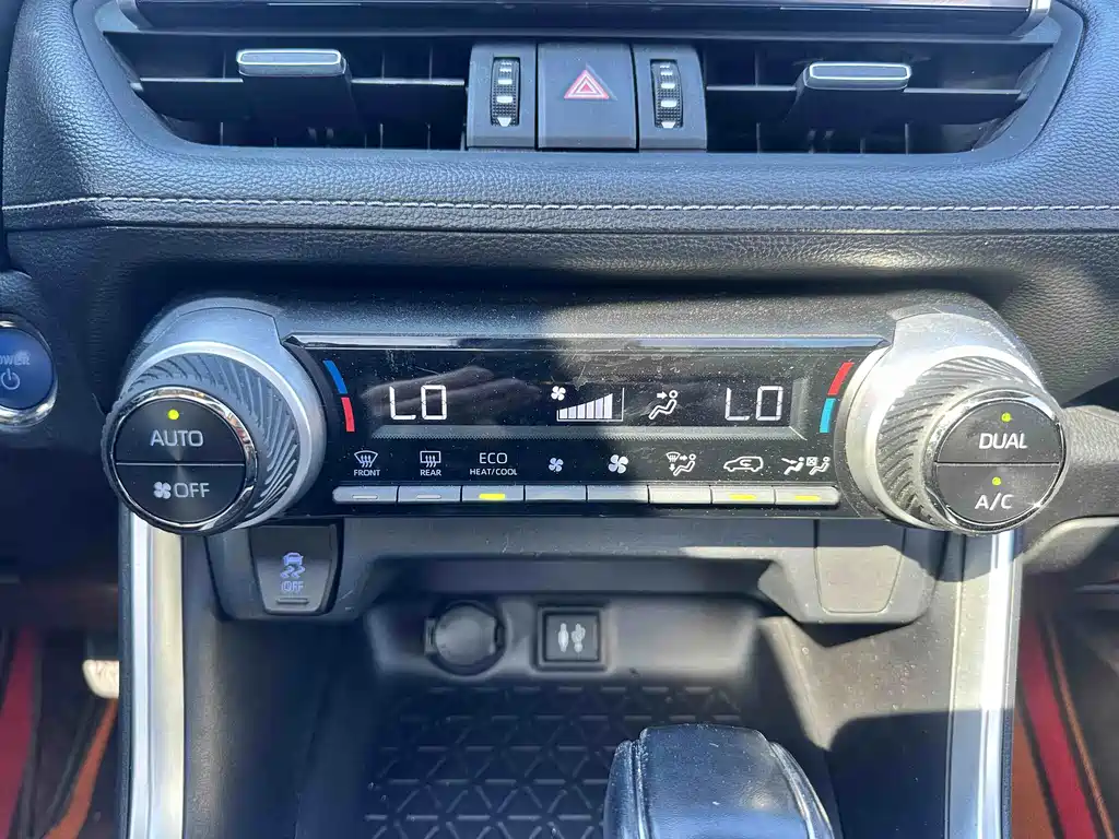 Toyota Wildlander — фото 11