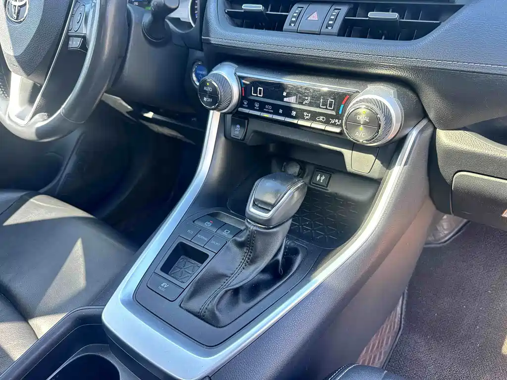 Toyota Wildlander — фото 13