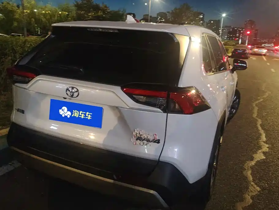 Toyota RAV4 — фото 3