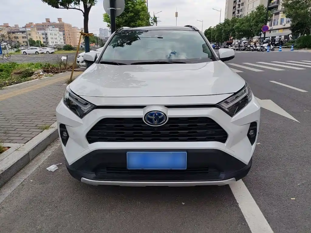 Toyota RAV4 — фото 3