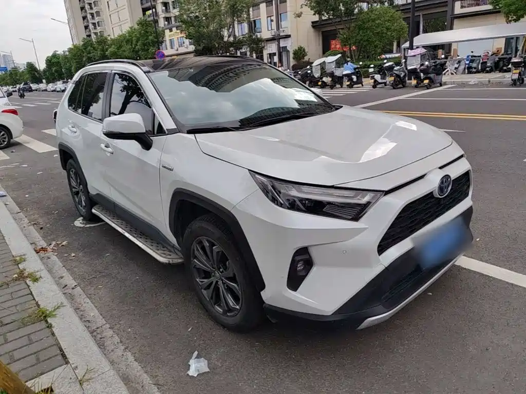 Toyota RAV4 — фото 4