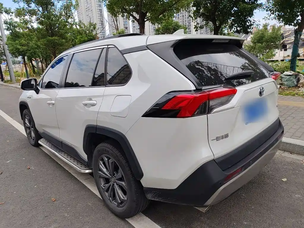 Toyota RAV4 — фото 5
