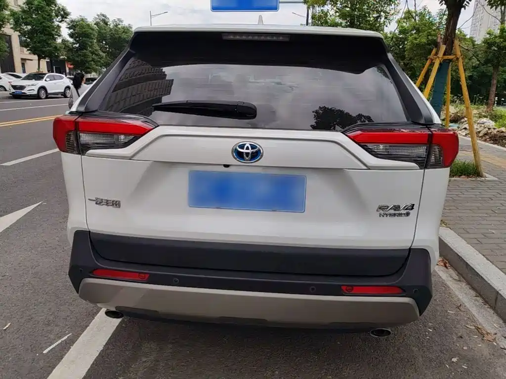 Toyota RAV4 — фото 6