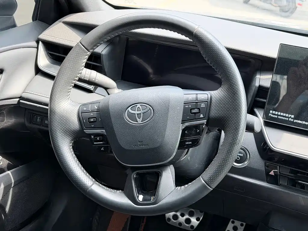 Toyota Camry — фото 4