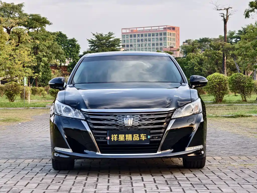 Toyota Crown — фото 2