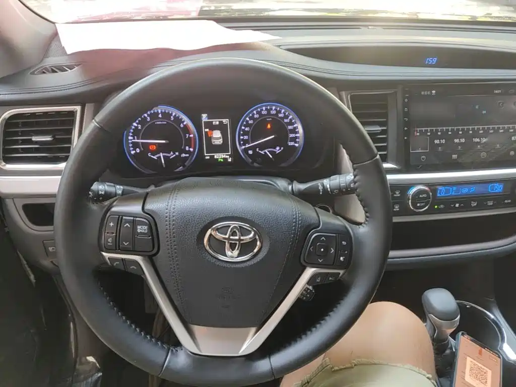 Toyota Highlander — фото 10