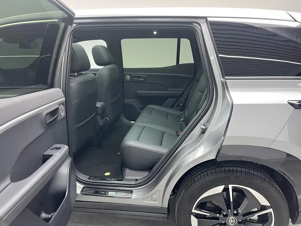 Toyota bZ3X — фото 17