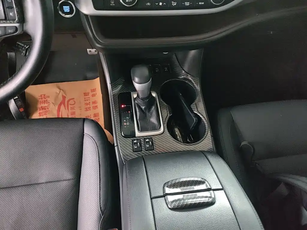 Toyota Highlander — фото 14