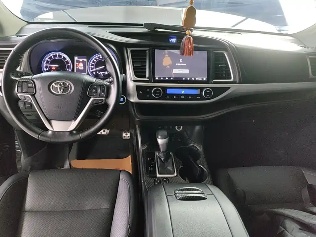 Toyota Highlander — фото 10