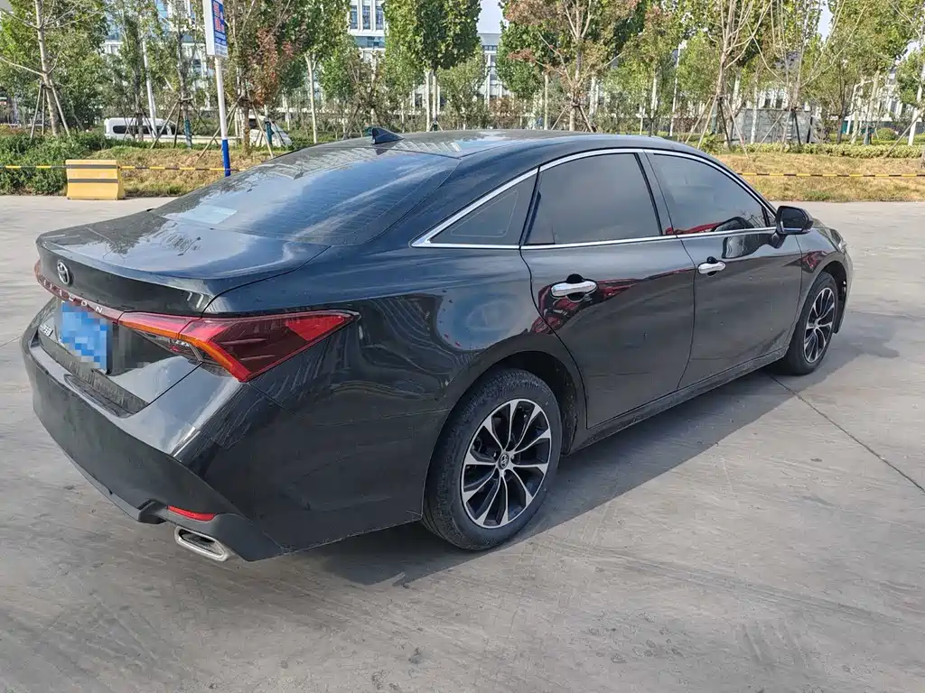 Toyota Avalon — фото 4