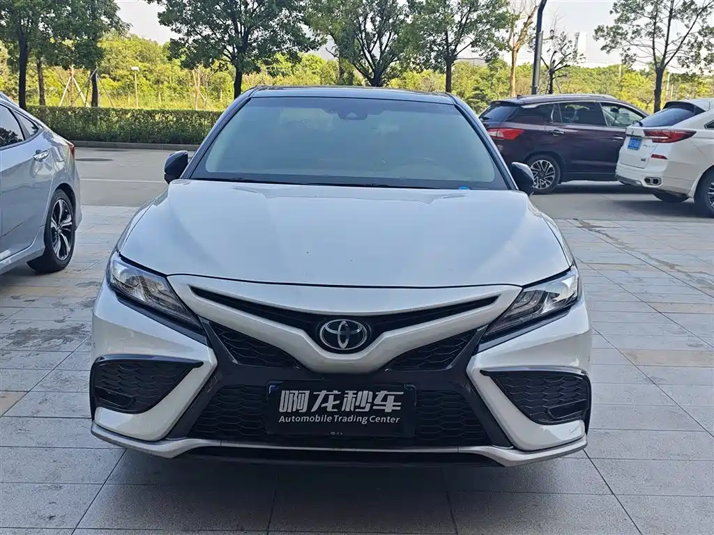 Toyota Camry — фото 2