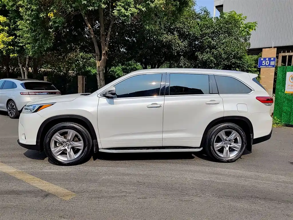 Toyota Highlander — фото 3