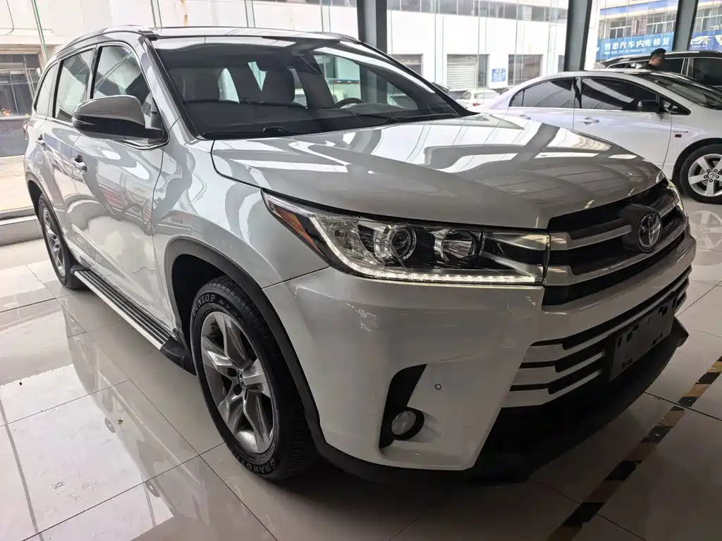 Toyota Highlander — фото 3