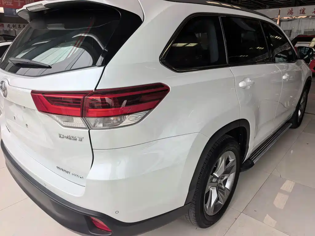 Toyota Highlander — фото 4