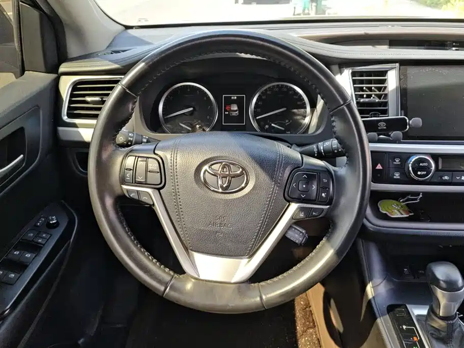 Toyota Highlander — фото 15