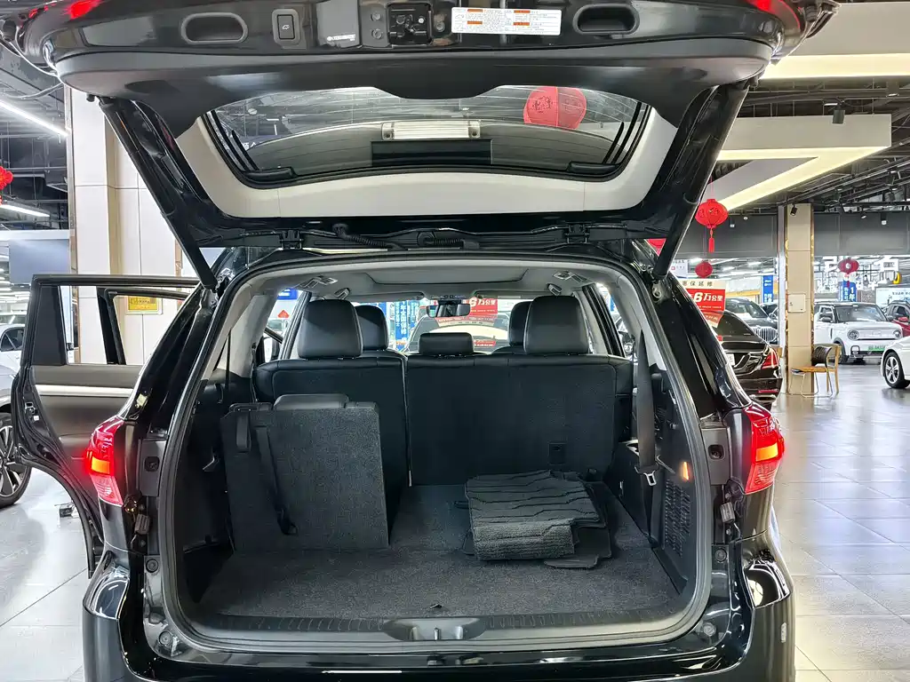 Toyota Highlander — фото 11