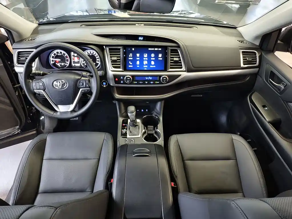 Toyota Highlander — фото 14
